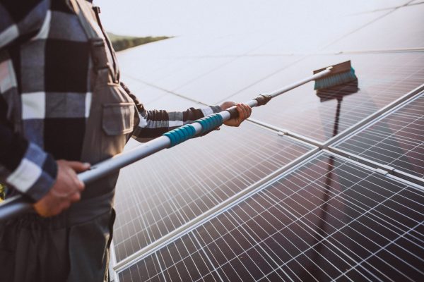 Nettoyer panneaux solaires