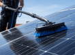Nettoyage de panneaux solaires au printemps